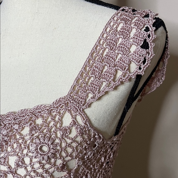 🌸🩷The Limited Crochet Lace Blouse in Light Purple - Picture 9 of 13